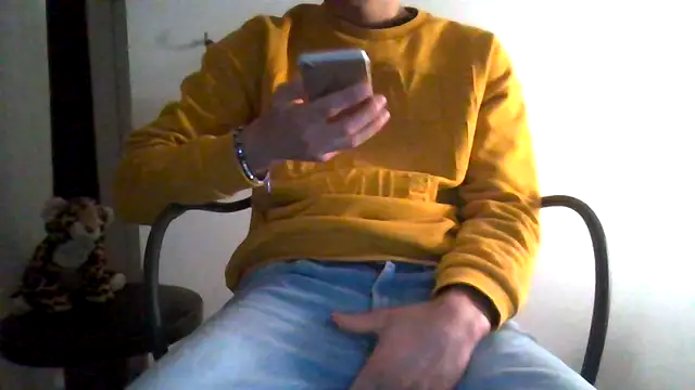 Snapshot of tommyboyteen chatting on 02-02-25, 07:35 tommyboyteen online show from 02-02-25, 07:35