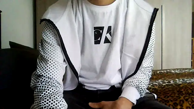 Snapshot of tommyboyteen chatting on 03-22-25, 08:18 tommyboyteen online show from 03-22-25, 08:18