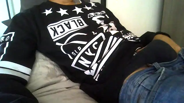 Snapshot of tommyboyteen chatting on 10-29-25, 12:51 tommyboyteen online show from 10-29-25, 12:51