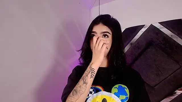 Snapshot of sara_lopee1 chatting on 10-03-25, 12:02 sara lopee1 online show from 10-03-25, 12:02