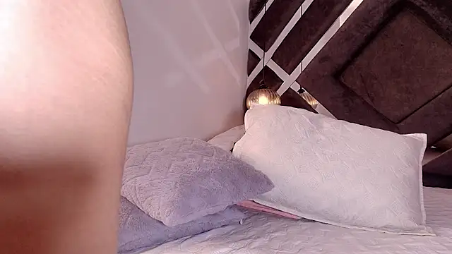 Snapshot of sara_lopee1 chatting on 10-31-25, 12:06 sara lopee1 online show from 10-31-25, 12:06