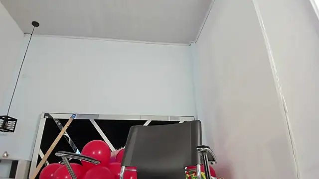 Annyrosee online show from 02-18-25, 08:03