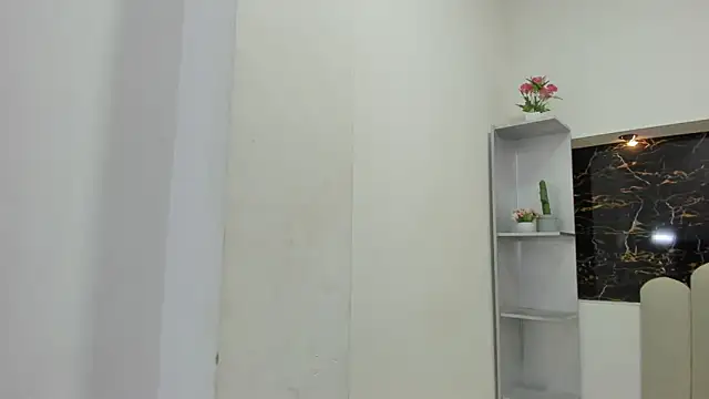 Annyrosee online show from 10-21-25, 01:39