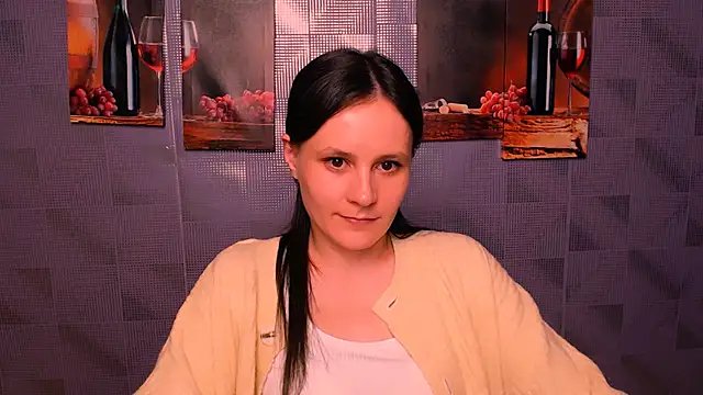Snapshot of ValeriaHeart_ chatting on 02-05-25, 01:33 ValeriaHeart online show from 02-05-25, 01:33