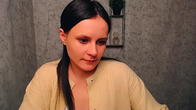 Snapshot of ValeriaHeart_ chatting on 02-11-25, 02:13 ValeriaHeart online show from 02-11-25, 02:13