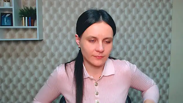 Snapshot of ValeriaHeart_ chatting on 03-08-25, 02:08 ValeriaHeart online show from 03-08-25, 02:08