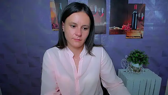 Snapshot of ValeriaHeart_ chatting on 09-11-25, 01:44 ValeriaHeart online show from 09-11-25, 01:44