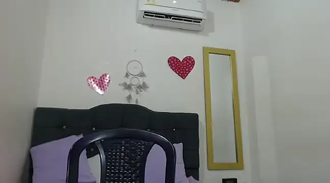 Snapshot of CanelaFierce chatting on 02-07-25, 11:24 CanelaFierce online show from 02-07-25, 11:24