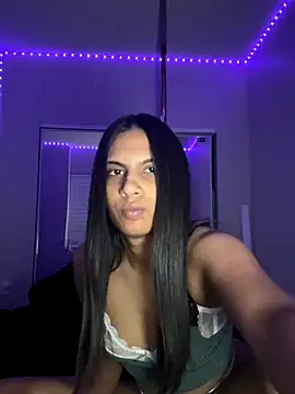 Snapshot of Liyah_19 chatting on 11-16-25, 06:30 Liyah 19 online show from 11-16-25, 06:30