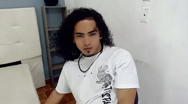 Snapshot of LihanJor_23 chatting on 02-26-25, 03:32 LihanJor 23 online show from 02-26-25, 03:32