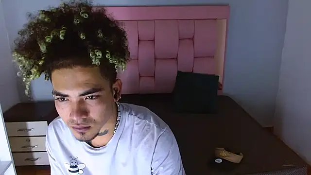 LihanJor 23 online show from 12-17-25, 06:36