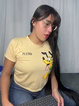 Snapshot of megan_cl chatting on 02-27-25, 01:48 megan cl online show from 02-27-25, 01:48