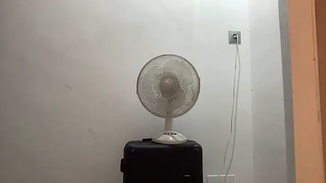 Snapshot of shineofcrazy chatting on 10-10-25, 10:31 shineofcrazy online show from 10-10-25, 10:31