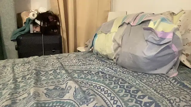 Snapshot of shineofcrazy chatting on 10-28-25, 04:42 shineofcrazy online show from 10-28-25, 04:42