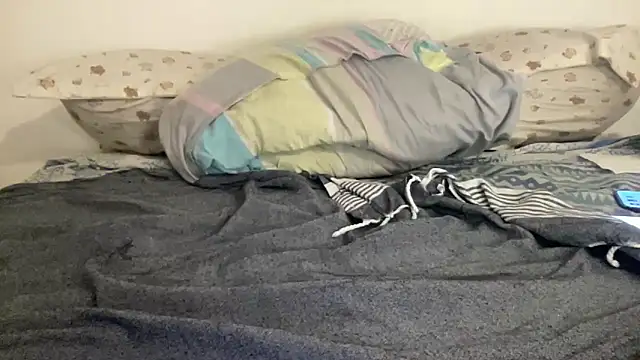 Snapshot of shineofcrazy chatting on 11-01-25, 01:07 shineofcrazy online show from 11-01-25, 01:07