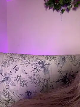 Lally Valencia   online show from 03-21-25, 05:43