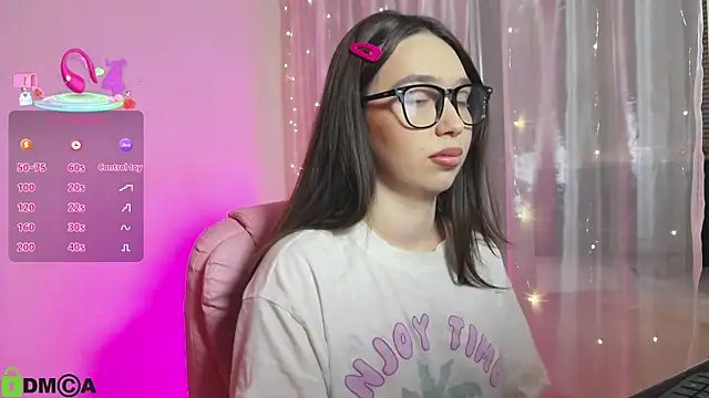 Snapshot of Arianahot777 chatting on 09-20-25, 08:32 Arianahot777 online show from 09-20-25, 08:32