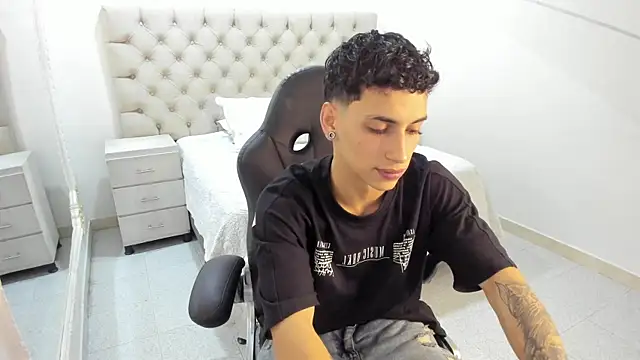 JhoanLeandro online show from 11-06-25, 05:19