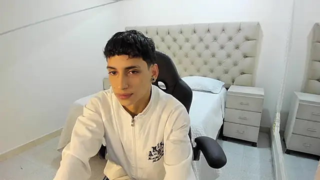 JhoanLeandro online show from 11-13-25, 04:44