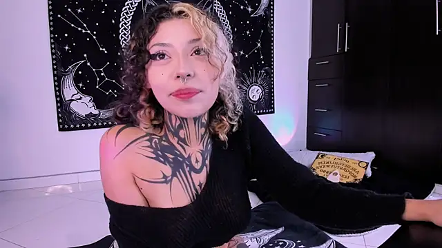 Snapshot of hazellwitch chatting on 03-11-25, 01:45 hazellwitch online show from 03-11-25, 01:45