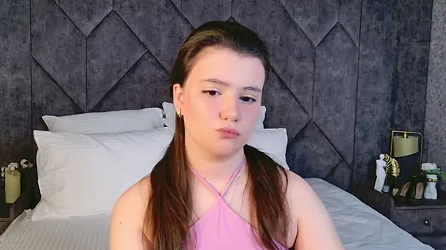 Snapshot of Pauline_Heaven chatting on 12-16-25, 05:56 Pauline Heaven online show from 12-16-25, 05:56