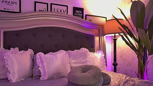 Snapshot of Amber_Luna chatting on 09-28-25, 05:24 Amber Luna online show from 09-28-25, 05:24