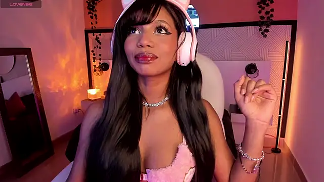 Snapshot of Gigi_Strawberry chatting on 06-13-26, 06:11 Gigi Strawberry online show from 06-13-26, 06:11