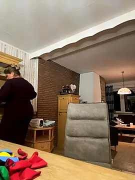 Lars-Lola online show from 10-27-25, 05:28