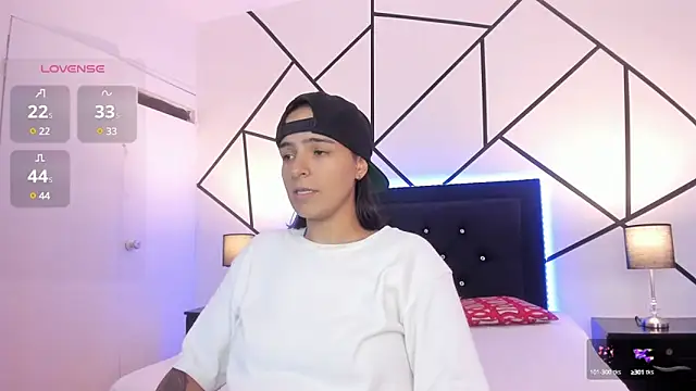 Liiam smith  online show from 03-11-25, 04:18