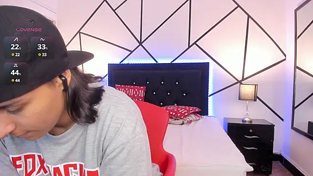 Liiam smith  online show from 03-18-25, 03:53