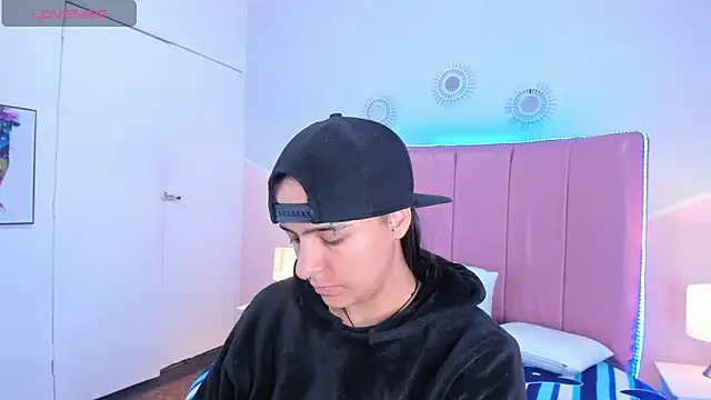 Liiam smith  online show from 10-22-25, 12:27