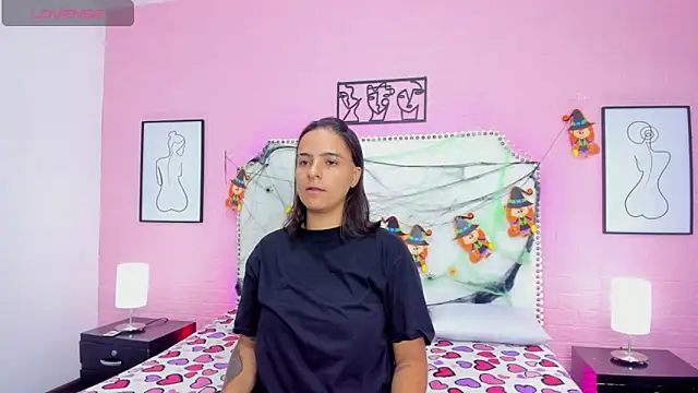 Liiam smith  online show from 10-31-25, 01:12