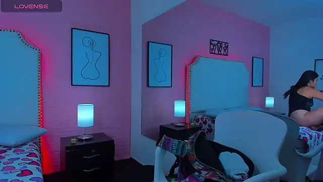  Emma whiitee  online show from 11-10-25, 12:59