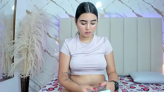  Emma whiitee  online show from 11-24-25, 01:44