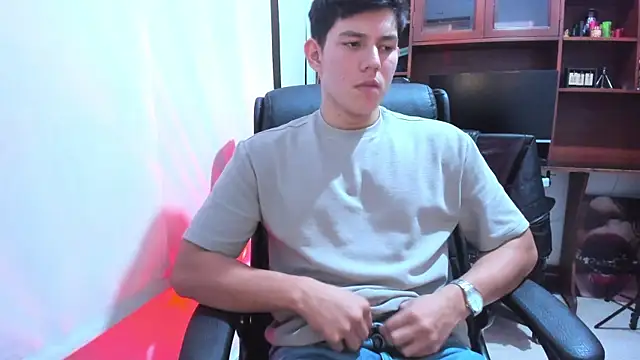 JamesCr  online show from 02-05-25, 07:18