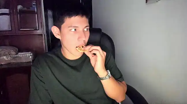 JamesCr  online show from 03-11-25, 04:40