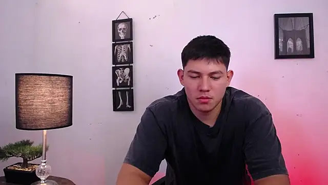 JamesCr  online show from 11-06-25, 02:51