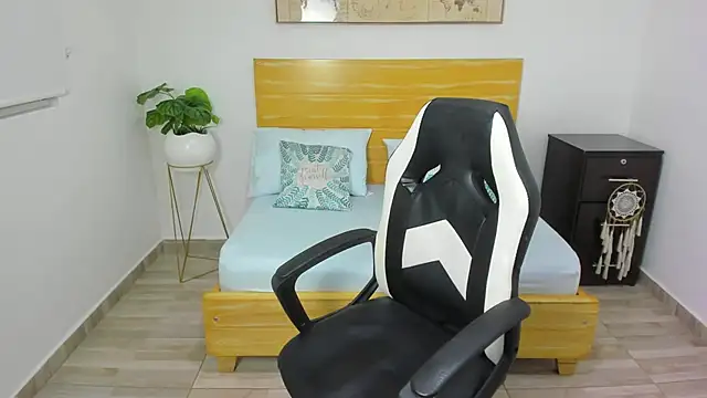 tiffanny doll  online show from 03-03-25, 03:09