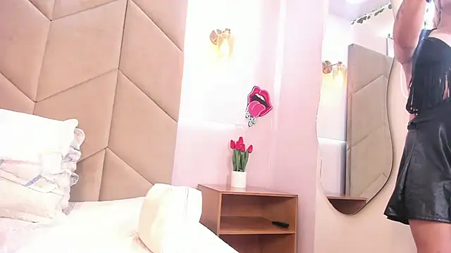 Snapshot of AzunaStar chatting on 09-24-25, 09:18 AzunaStar online show from 09-24-25, 09:18