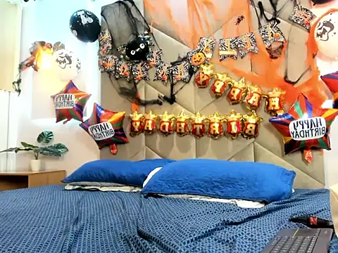 Snapshot of AzunaStar chatting on 10-20-25, 09:59 AzunaStar online show from 10-20-25, 09:59