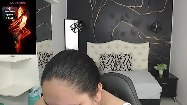 Aaliyah11 online show from 10-19-25, 12:44