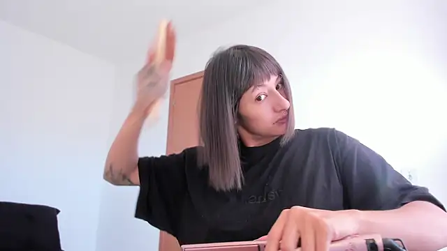 ggor4w33 online show from 10-22-25, 10:15