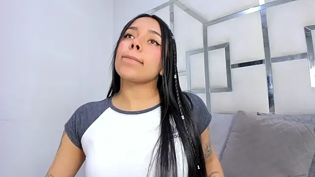 ZoeWan69 online show from 11-17-25, 03:23