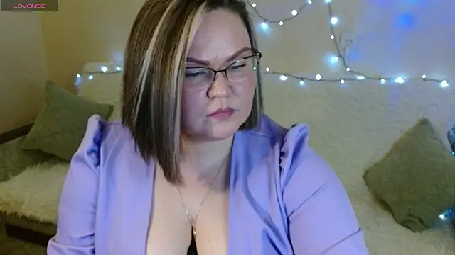 Snapshot of Vivien__wet chatting on 02-03-25, 03:27 Vivien  wet online show from 02-03-25, 03:27