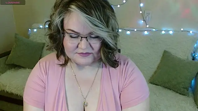 Snapshot of Vivien__wet chatting on 02-04-25, 08:06 Vivien  wet online show from 02-04-25, 08:06