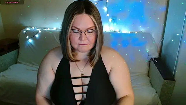 Snapshot of Vivien__wet chatting on 03-02-25, 08:29 Vivien  wet online show from 03-02-25, 08:29