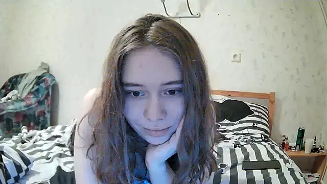 Snapshot of girliemilk chatting on 03-11-25, 02:18 girliemilk online show from 03-11-25, 02:18