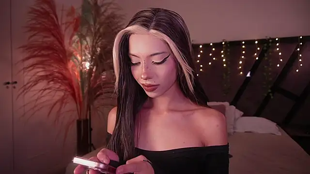 Snapshot of soidai_miiu chatting on 09-22-25, 04:14 soidai miiu online show from 09-22-25, 04:14