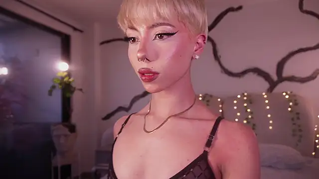 Snapshot of soidai_miiu chatting on 09-25-25, 10:46 soidai miiu online show from 09-25-25, 10:46