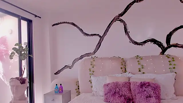 Snapshot of soidai_miiu chatting on 09-29-25, 08:35 soidai miiu online show from 09-29-25, 08:35